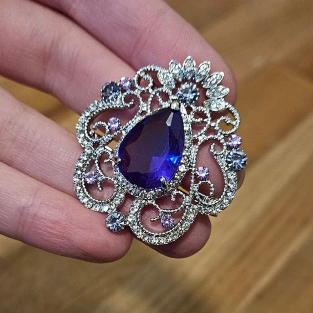 Gorgeous Retro Style Costume Glam Brooch w/ Large Faceted Faux Purple Stone